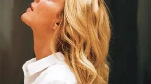 Fragmento del cartel de la obra de Cayetana Guillén Cuervo, Puertas abiertas. 