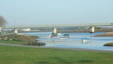 Recentemente, foram efetuadas intervenções pontuais, quer no piso da EN 13, quer na ponte D. Luís, mas a intervenção estruturante nesta travessia está agendada para o próximo ano.