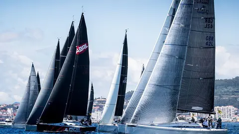  Salida de los pura sangres frente a Sanxenxo. Regata Mar de Maeloc Rías Baixas, 2020. ©Sailingshots by María Muiña Photography