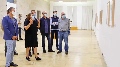 La primera está compuesta por 24 paneles divididos en ocho prismas que muestran su huella en construcciones emblemáticas como la Berenguela o la escalera de Bonaval. 