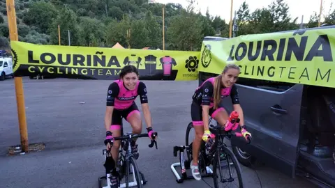 Sonia Parente e Uxía Fernández, dúas cicilistas do 'Louriña Cycling Team'.