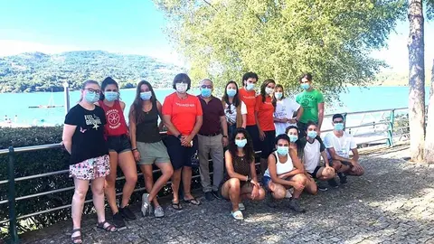 Mozas e mozos entre Los 18 y los 30 años participan en actividades de voluntariado. AR