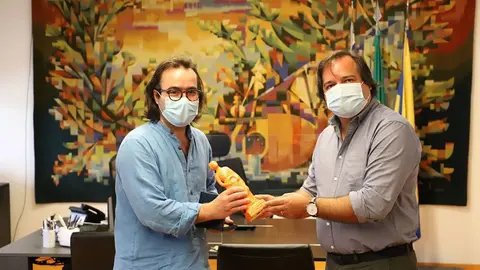 Presidente da Câmara recebeu ceramista José Carvalho.