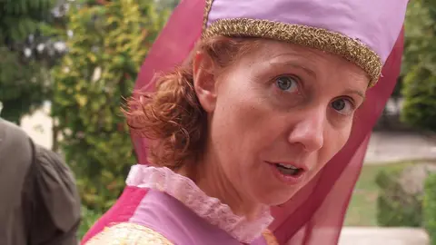 Un personaje del Cortejo Histórico de las Feira Novas. ARCHIVO DL-G.