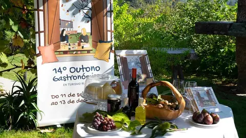 A campaña permite desfrutar dun menú así como contar co aloxamento aproveitando a gastronomía que presenta cada establecemento. 