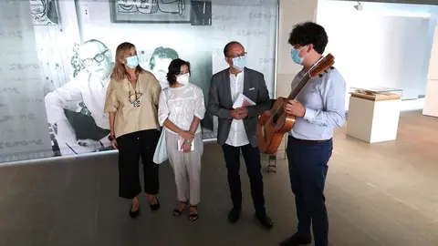 O director xeral de Políticas Culturais, Anxo M. Lorenzo, asistiu a presentación de ‘Memorias da melancolía’ no Museo Belas Artes da Coruña.