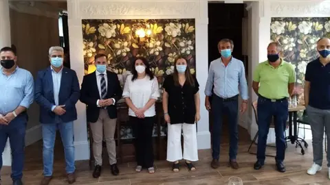 Las autoridades que intervinieron en la presentación. 