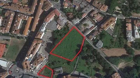 Aparcamento na rúa Redondela. 