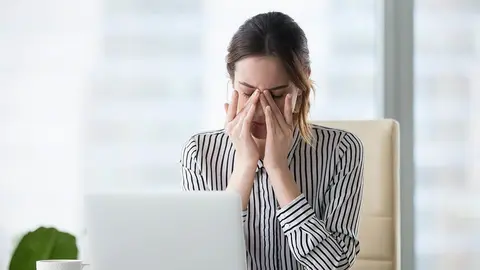 Una mala alimentación, fruto del estrés y la incertidumbre actual, en ocasiones nos lleva al consumo de alimentos procesados, con gran cantidad de azúcares y grasas saturadas. Son productos que disminuyen los niveles de energía y causan cansancio o fatiga.