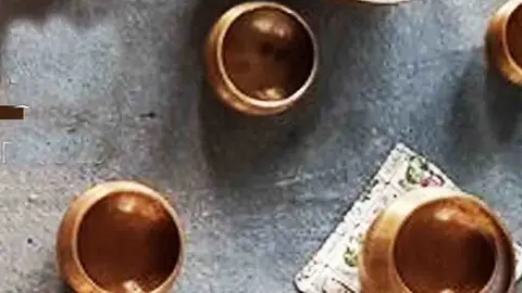 Taças Tibetana. Fragmento de pôster de anúncio.