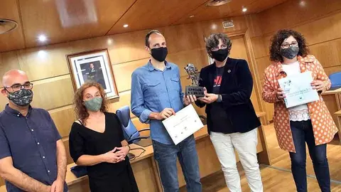 Baños de Cos é orixinario de Cádiz pero leva asentado en Galicia dende hai anos por razóns de traballo e persoais.