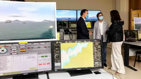 La conselleira del Mar visitó las instalaciones de la Escuela Oficial Náutico-Pesquera de Ribeira y del Instituto Gallego de Formación en Acuicultura (Igafa).