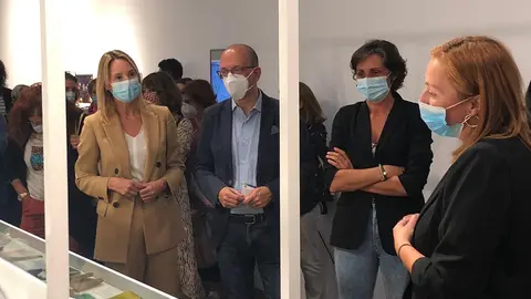 La muestra incluye una réplica a escala real de la casa museo de Man y un documental inédito sobre su vida.