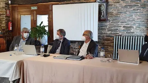 El director de la Agencia Gallega de la Industria Forestal (Xera), Ignacio Lema, participó en un encuentro sobre relevo generacional organizado por la Asociación Provincial de Empresarios de la Primera Transformación de la Madera de Lugo.