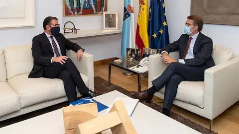 O titular do Goberno galego, Alberto Núñez Feijóo, reúnese co alcalde de Ferrol, Ángel Mato. 