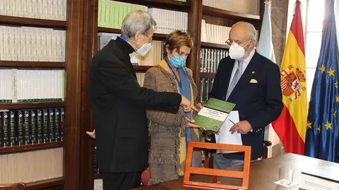 De izq. a dcha., Antón Pazos, Nava Castro y Eduardo Pardo.
