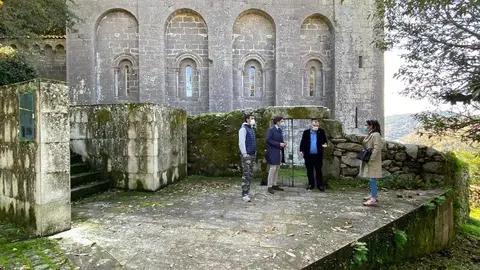 O delegado territorial, Javier Arias, explicou que os traballos contan cun orzamento de 312.000€ e permitirán actuar nas cubertas e muros da igrexa, que é BIC desde 1931.

