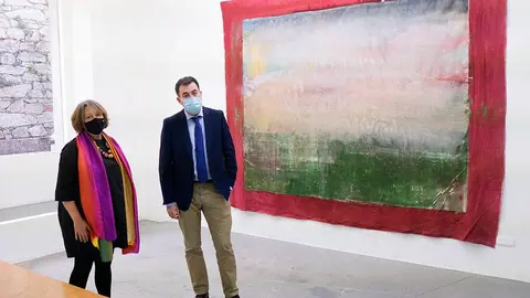 O conselleiro de Cultura, Educación e Universidade, Román Rodríguez, visitou hoxe a Galería Trinta, que vén de incorporar unha das súas obras á nova Colección de Arte CGAC-Xacobeo.