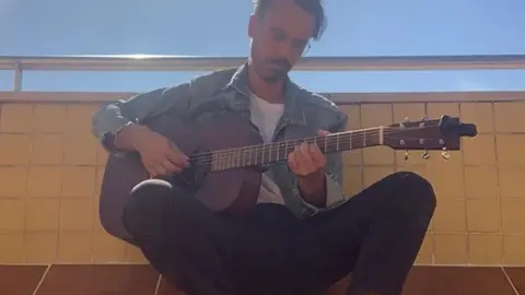 PONTE DE LIMA
De 7 a 13 de novembro, o músico e autor, irá trabalhar com base no património imaterial da região, através da narrativa conhecida por “os carecas de faldejães” (1880).
