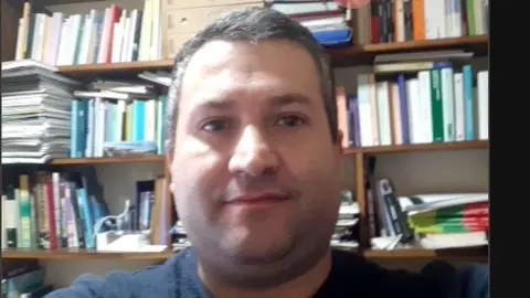 O doutor en Economía e profesor da Universidade de Oviedo, Damián Copena Rodríguez, resultou gañador do VIII Premio de Investigación Fermín Bouza Brey 2020.