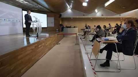 Feijóo destaca que aumentan un 53,3% os gastos de capital e sobrepasa a cifra récord de 2.500 millóns de euros, o que significa multiplicar por tres o investimento territorializado para Galicia previsto no proxecto dos Orzamentos Xerais do Estado.