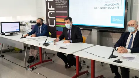 1
El conselleiro Román Rodríguez expuso hoy este curso, elaborado por el Centro Autonómico de Formación e Innovación con el aval del Comité Educativo