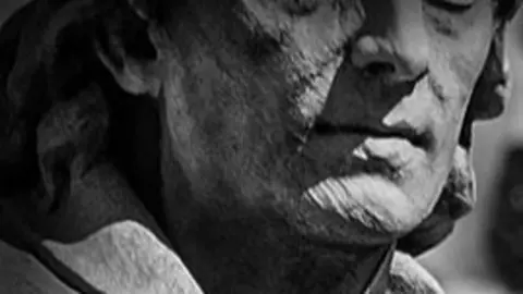 Alfonso X de Castilla, llamado 'el Sabio' (Toledo, 23 de noviembre de 12211​-Sevilla, 4 de abril de 1284), fue rey de Castilla, de León y de los demás reinos con los que se intitulaba entre 1252 y 1284.