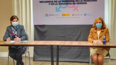 Susana L&oacute;pez Abella, Secretar&iacute;a Xeral da Igualdade (izq.) y Mar&iacute;a M&eacute;ndez, presidenta de la Asociaci&oacute;n de Periodistas de Galicia (APG). 