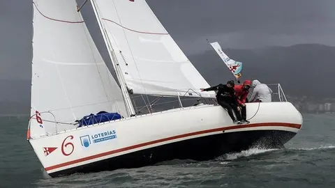 •	Los equipos aprovechan la jornada para tomar contacto con los Figaro, monotipos con los que se realizarán las regatas.