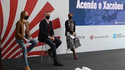 El vicepresidente primero de la Xunta, Alfonso Rueda, participó hoy en la presentación de la iniciativa, que incluye la iluminación de 41 edificios emblemáticos en ayuntamientos gallegos por los que pasa el Camino de Santiago y en otros 50 de otras 10 comunidades autónomas que colaboran en la iniciativa.