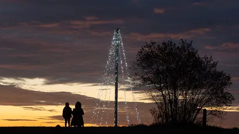 O complexo do Gaiás conta cunha iluminación lembrando a Vía Láctea, mentres que o Bosque de Galicia e o Museo Gaiás engalánanse con árbores luminosas.
