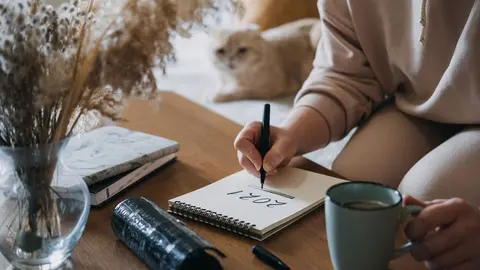 •	En 2020 nos ha cambiado la vida tal y como la conocemos, por lo que es un motivo de peso para presionar el botón de reiniciar en 2021 y llenarnos de positividad y bienestar.