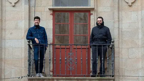 Os artistas galegos Lois Patiño e Jorge Perianes, na Casa do Cabido.