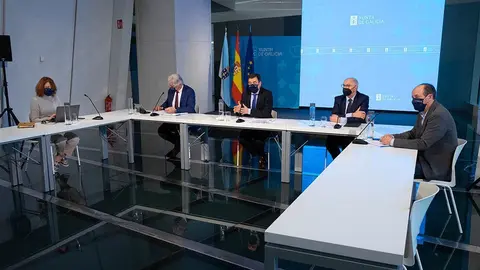 El conselleiro informó a la Junta Autonómica de Directores, a las organizaciones sindicales, a los representantes de las anpas y a los rectores de los últimos acuerdos del Comité Clínico.