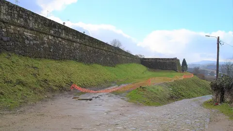  Porta de Salvaterra, em  Monção.