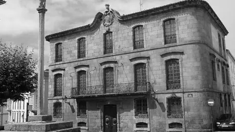 La casa Cornide es un edificio de estilo barroco situado en la Ciudad Vieja de A Coruña.