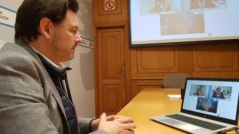 Antonio Rodríguez Miranda y el director de administración del Xacobeo, Ildefonso de la Campa, mantuvieron una reunión con los responsables de la entidad leonesa.