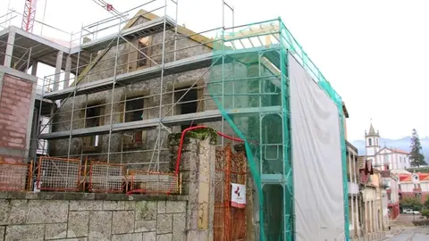Reconstrução de edifício com 5 apartamentos decorre a bom ritmo.