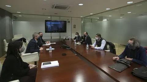 El vicepresidente primero de la Xunta, Alfonso Rueda; la conselleira de Empleo e Igualdad, María Jesús Lorenzana; y el conselleiro de Sanidade, Julio García Comesaña, se reunieron hoy con representantes de asociaciones de hostelería y de la restauración.