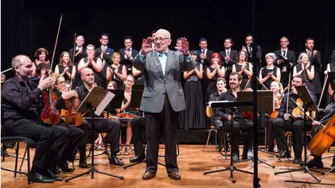 "El maestro Groba representa la máxima expresión de la creación musical gallega con el catálogo de obras más amplio y reconocido de Galicia y destacado a nivel mundial", dicen los alfombristas. 