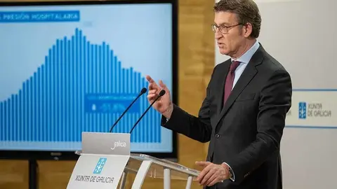 O titular do Goberno galego, Alberto Núñez Feijóo, en la rueda de prensa posterior a la reunión del comité clínico de expertos sanitarios. 