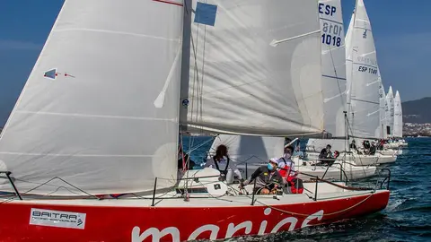 El Marías, en primer plano, fue el vencedor de la primera jornada de la Liga de Invierno Baitra J80.  © ROSANA CALVO. 
