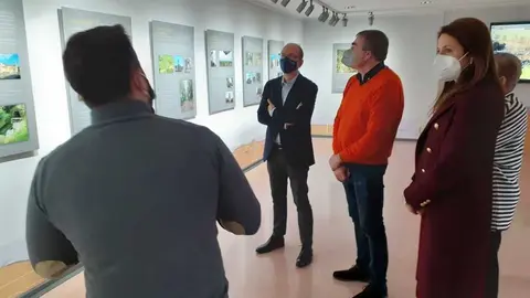 El secretario general de Cultura, Ángel M. Lorenzo, inauguró hoy la exposición sobre este tramo del Camino del Norte hasta la ciudad de Lugo, que finaliza en noviembre.