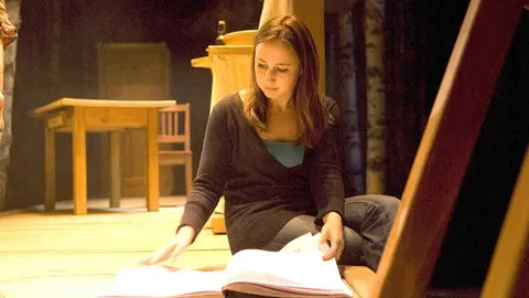 Joana Carneiro es la directora principal de la Orquestra Sinfónica Portuguesa en el Teatro São Carlos de Lisboa y directora artística del Estágio Gulbenkian para Orquestra desde 2013. 