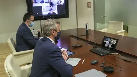 O vicepresidente primeiro e conselleiro de Presidencia, Xustiza e Turismo, Alfonso Rueda, acompañado da directora de Turismo de Galicia, Nava Castro, reúniuse por videoconferencia co secretario de Estado de Turismo, Fernando Valdés.