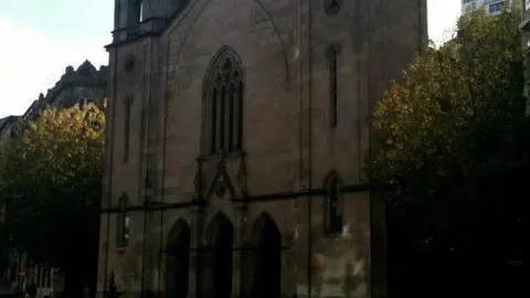 Parroquia de Santiago el Mayor o Santiago de Vigo, en pleno centro urbano.