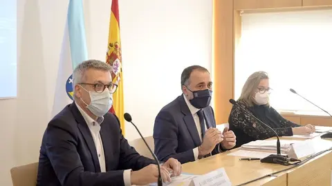 O conselleiro anunciou o comezo de cribado no aeroporto da Coruña, mediante test de antíxenos que se lle realizarán aos viaxeiros que así o desexen.