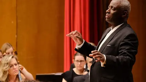 El director, organista y pianista británico Wayne Marshall es internacionalmente conocido por su musicalidad y versatilidad, tanto en la dirección como al teclado. 