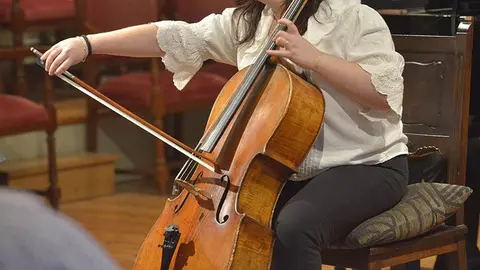Alumna da Escola de Altos Estudos Musicais, EAEM.