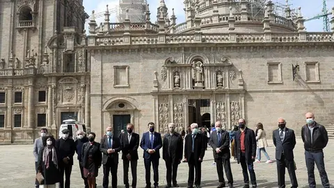 Se realizó una ofrenda floral en la lápida en memoria del homenajeado situada en la capilla de la Concepción de la Catedral de Santiago.